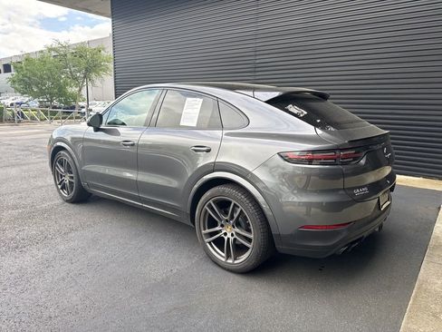 Used 2023 Porsche Cayenne Coupe w/ Premium Package image 3