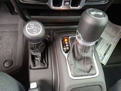 Used 2025 Jeep Wrangler Unlimited Sport AWD/4WD image 7