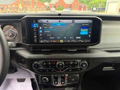 Used 2024 Jeep Wrangler Sport AWD/4WD image 19