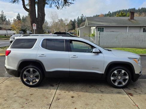 Used 2017 GMC Acadia SLT image 4