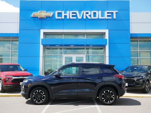 Used 2021 Chevrolet TrailBlazer LT w/ Sun and Liftgate Package AWD/4WD image 2