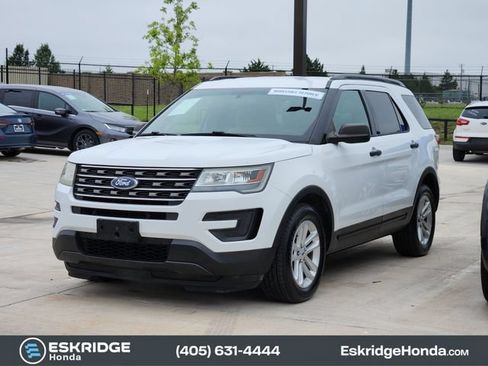 Used 2017 Ford Explorer FWD image 2