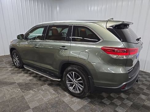 Used 2017 Toyota Highlander XLE AWD/4WD image 10