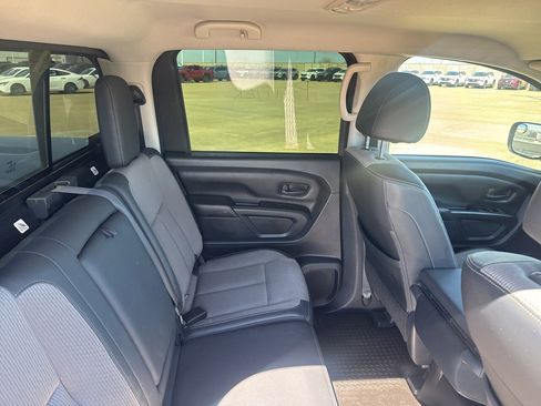 Used 2019 Nissan Titan S image 34