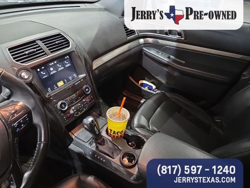 Used 2019 Ford Explorer XLT w/ Equipment Group 202A image 11