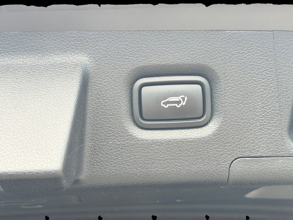 Used 2022 Hyundai Santa Fe SEL w/ Convenience Package FWD image 16