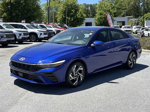 Used 2025 Hyundai Elantra SEL FWD image 2