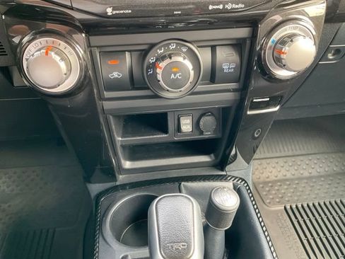 Used 2018 Toyota 4Runner TRD Off-Road Premium AWD/4WD image 7