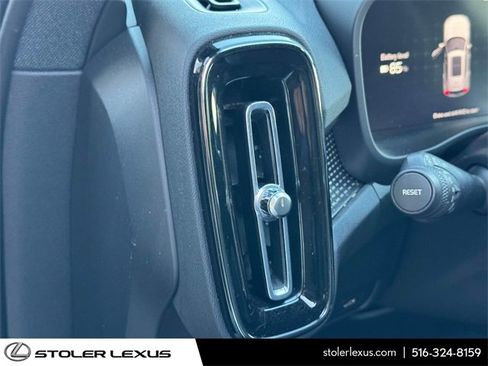 Used 2022 Volvo XC40 P8 Recharge Ultimate image 24