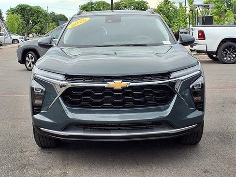 Used 2025 Chevrolet Trax LT FWD image 21