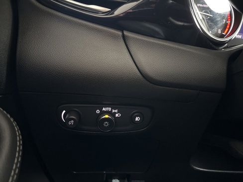 Used 2020 Buick Encore GX Essence image 17