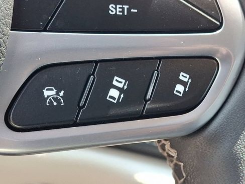 Used 2022 Chrysler Pacifica Touring-L FWD image 25
