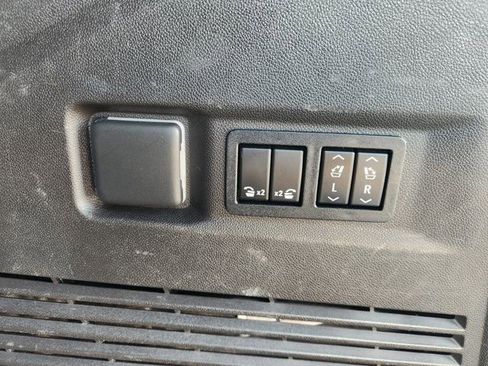 Used 2021 Chevrolet Tahoe Z71 w/ Z71 Off-Road Package image 35