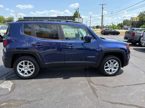 Used 2016 Jeep Renegade Latitude AWD/4WD image 4