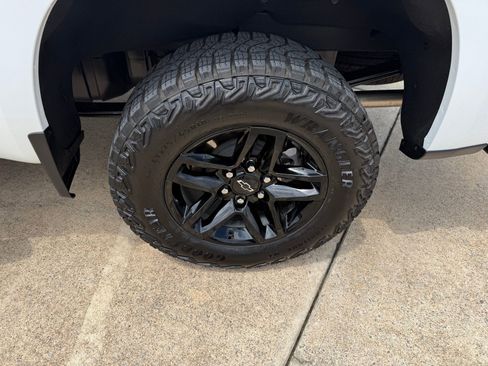 Used 2024 Chevrolet Silverado 1500 LT Trail Boss w/ LT Trail Boss Premium Package image 10