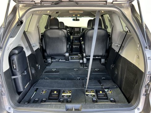 Used 2015 Toyota Sienna SE FWD image 35
