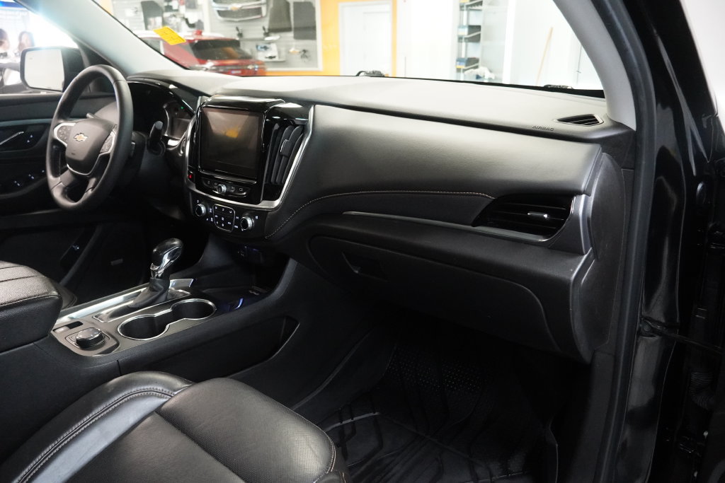 Used 2021 Chevrolet Traverse Premier w/ Redline Edition AWD/4WD image 15