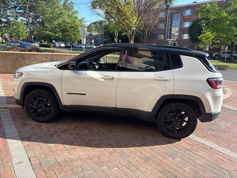 Used 2023 Jeep Compass Latitude AWD/4WD image 6