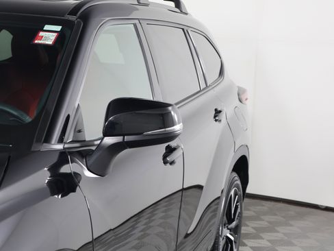 Used 2021 Toyota Highlander XSE image 13