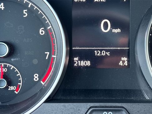 Used 2017 Volkswagen Golf Wolfsburg Edition image 31