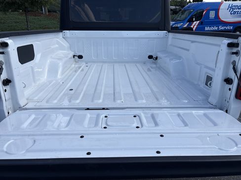Used 2025 Jeep Gladiator Sport AWD/4WD image 34
