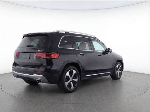 Used 2025 Mercedes-Benz GLB 250 4MATIC image 9