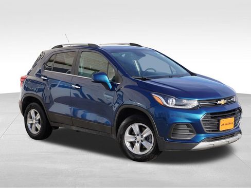 Used 2019 Chevrolet Trax LT w/ LT Convenience Package image 1