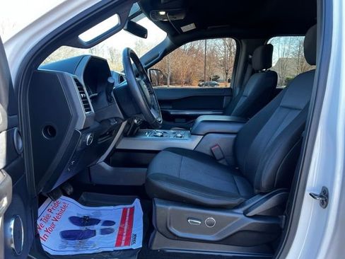 Used 2019 Ford Expedition XLT image 12