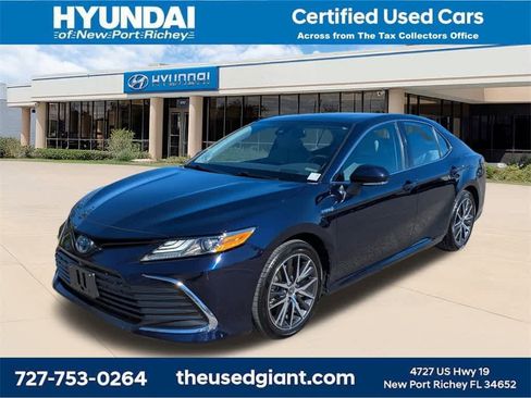 Used 2021 Toyota Camry XLE w/ Navigation Upgrade Package image 1