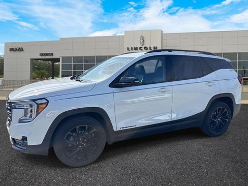 Used 2024 GMC Terrain SLT w/ Tech Package image 7