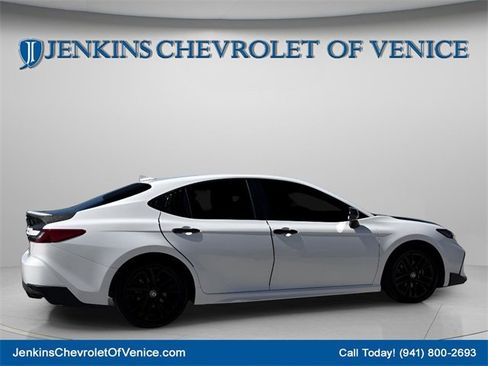 Used 2025 Toyota Camry SE w/ Convenience Package image 5