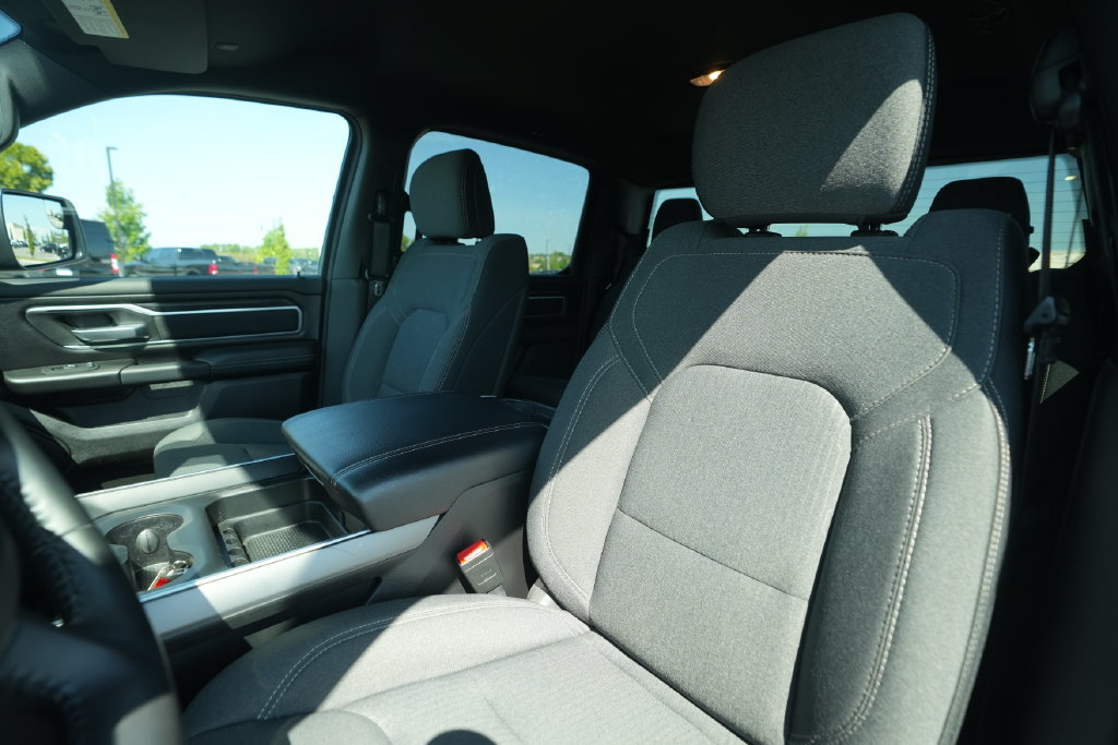 Used 2023 RAM 1500 Big Horn AWD/4WD image 40