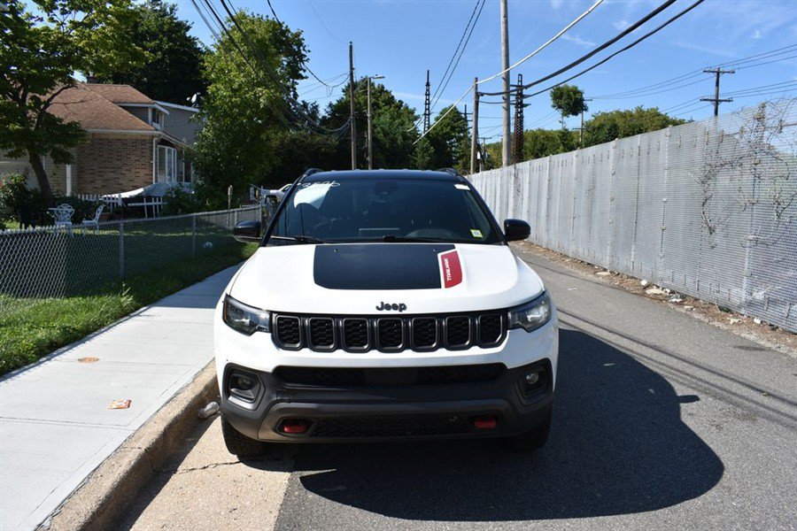 Used 2025 Jeep Compass Trailhawk AWD/4WD image 3
