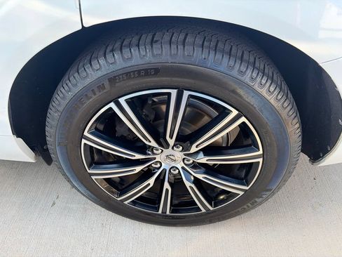 Used 2018 Volvo XC60 T5 Inscription w/ Luxury Seat Package AWD/4WD image 4