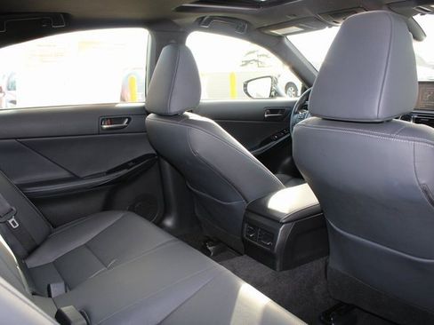 Certified 2025 Lexus IS 300 F Sport image 7