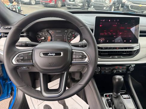 Used 2023 Jeep Compass Limited w/ Sun and Sound Group AWD/4WD image 22