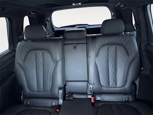 Used 2022 BMW X7 M50i w/ Dynamic Handling Package image 13