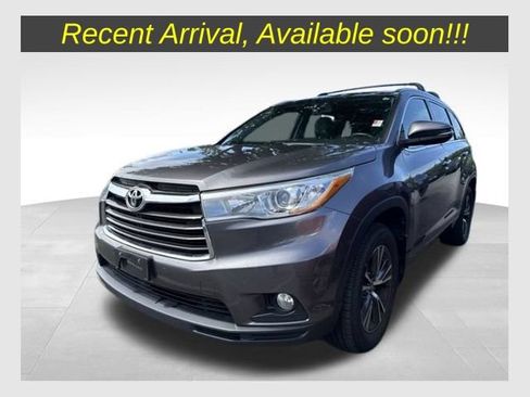 Used 2016 Toyota Highlander XLE AWD/4WD image 1