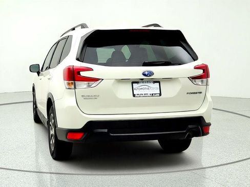 Used 2021 Subaru Forester Premium AWD/4WD image 6