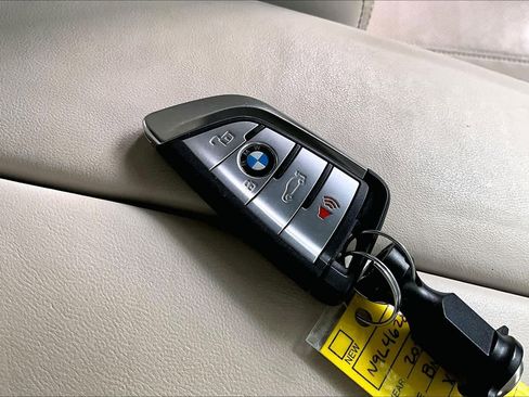 Used 2022 BMW X5 xDrive40i w/ M Sport Package AWD/4WD image 14