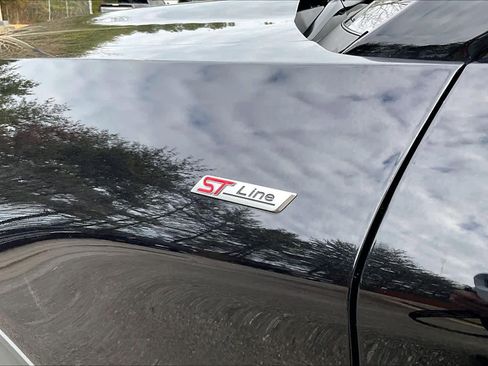 Used 2025 Ford Explorer ST-Line w/ ST-Line Street Pack image 9