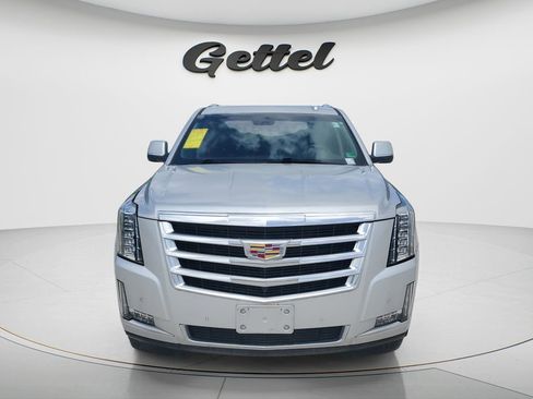 Used 2019 Cadillac Escalade Luxury AWD/4WD image 2