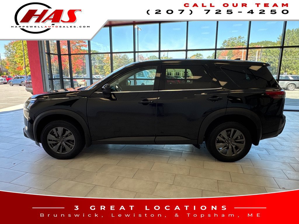 Used 2024 Nissan Pathfinder S AWD/4WD image 2