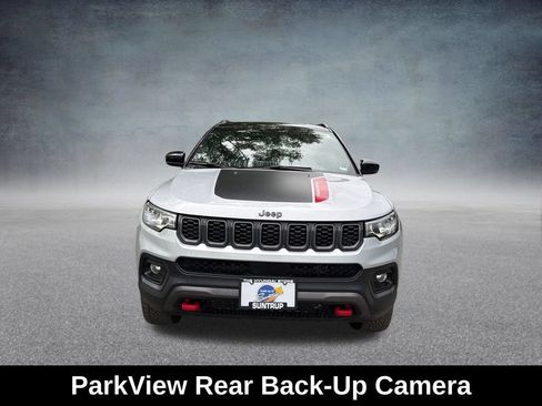 Used 2025 Jeep Compass Trailhawk AWD/4WD image 10