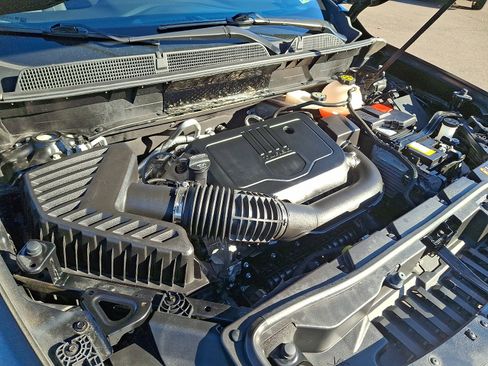 Used 2023 GMC Acadia SLE image 27