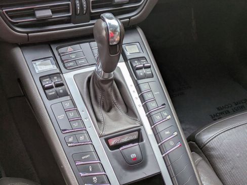 Used 2020 Porsche Macan S image 26
