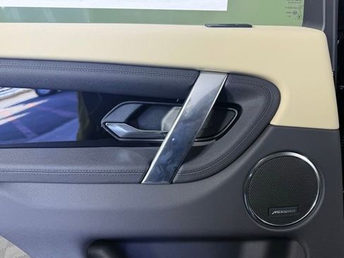 New 2025 Land Rover Discovery Sport S image 31