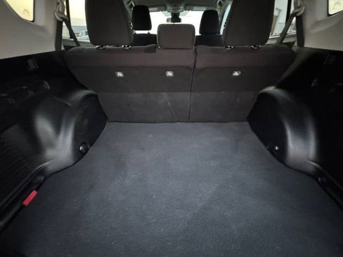 Used 2018 Toyota RAV4 LE image 29