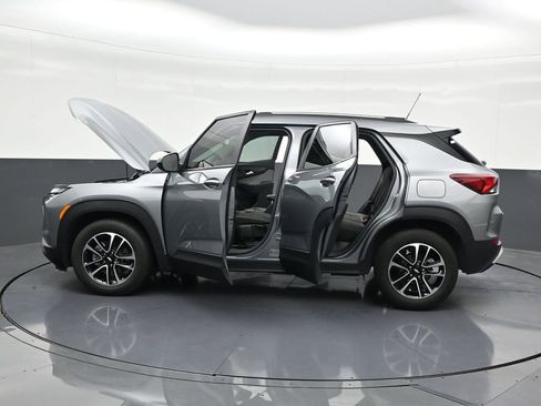 Used 2024 Chevrolet TrailBlazer LT FWD image 33