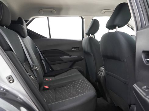 Used 2022 Nissan Kicks SV FWD image 13